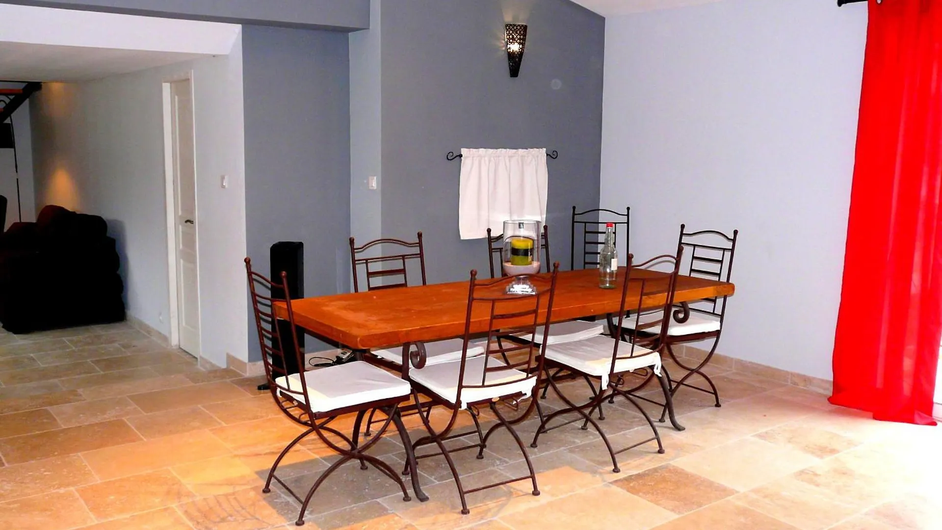 Nice House With Private-Pool Situated In The Heart Of The Luberon Maubec  Maubec (Vaucluse)